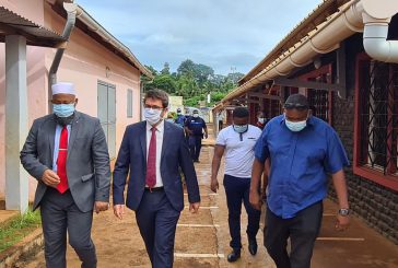 Ecole de Hajangoua : Le maire de Dembéni et le recteur sur place