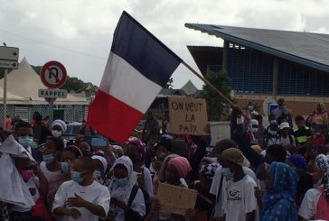 Grande manifestation de lycéens contre les violences à Mamoudzou (vidéo)