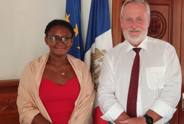 Le préfet reçoit Nasrine Wissam, « prodige de la République » à Mayotte