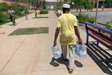 Distribution des bouteilles d’eau le 25 octobre 2023 à Kaweni pour 2 semaines en raison du jour férié du 1er novembre 2023 