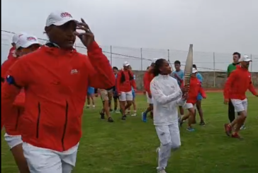Six jeunes sportifs mahorais accueillent la flamme Olympique à la Réunion (vidéo)