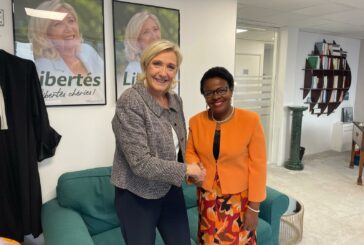 Marine Le Pen se lance dans la campagne à Mayotte derrière Anchya Bamana
