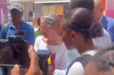 Elisabeth Borne en visite dans une école primaire de Petite-Terre